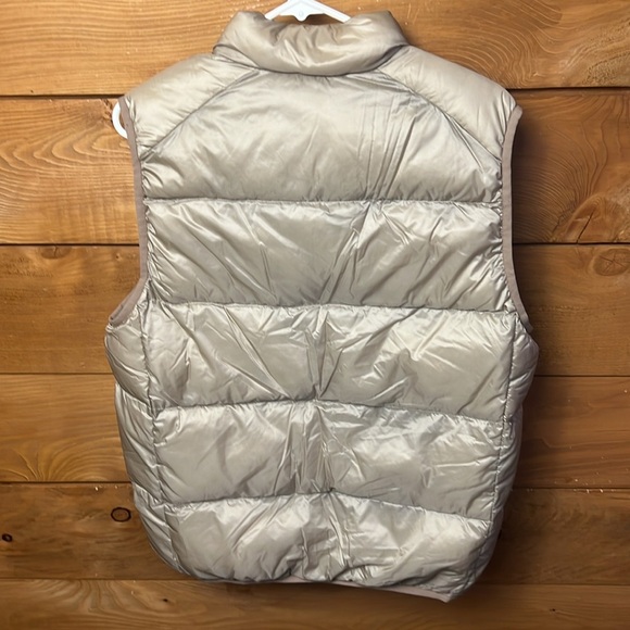 Uniqlo Women Light Down Vest Md Wide Quilted Lightweight tan fall layering warm - Picture 7 of 9